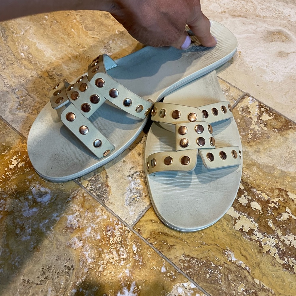 Off-white bamboo sandals/flip-flops